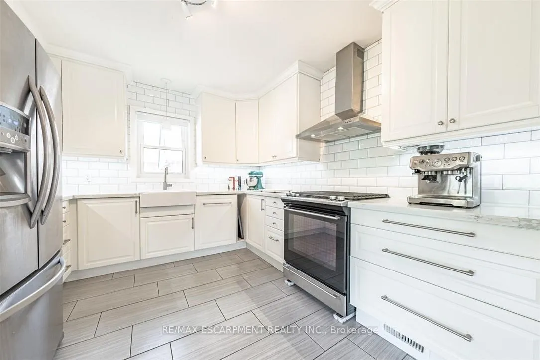 Photo 10 of 930 West 5th Street, Hamilton, Gourley — HOMEH