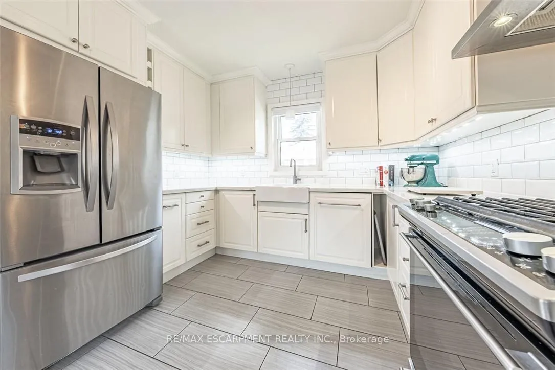 Photo 11 of 930 West 5th Street, Hamilton, Gourley — HOMEH