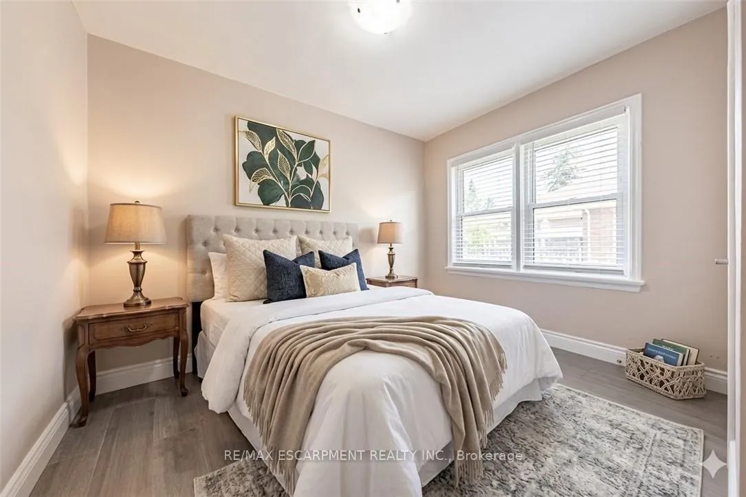 Photo 15 of 930 West 5th Street, Hamilton, Gourley — HOMEH