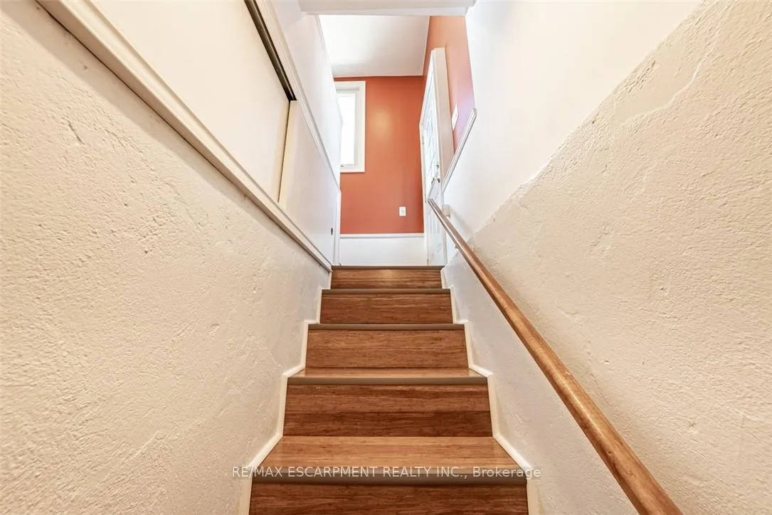 Photo 19 of 930 West 5th Street, Hamilton, Gourley — HOMEH