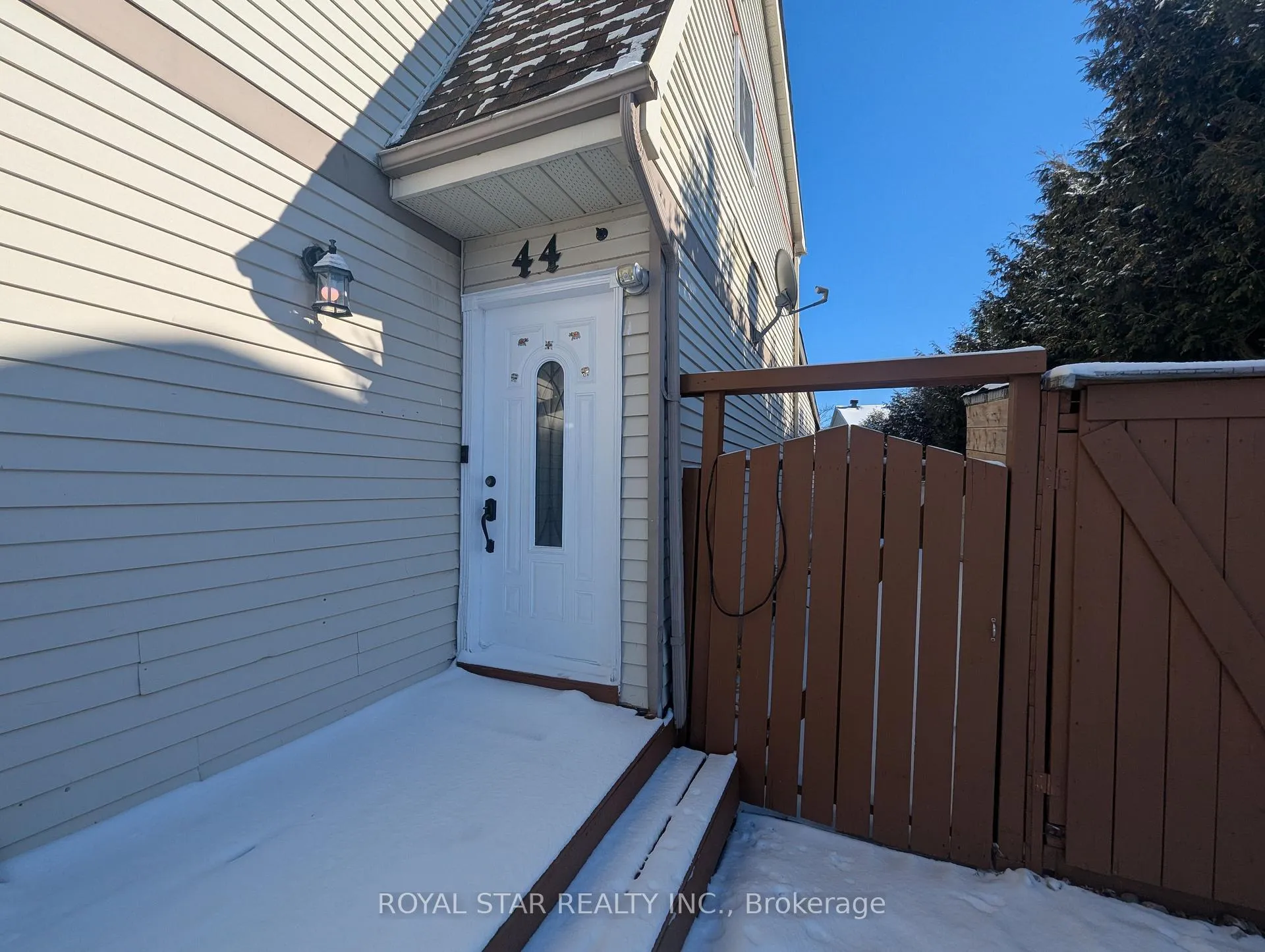 Photo 2 of 44 Winchester Drive, Ottawa, Kanata - Glencairn/Hazeldean — HOMEH