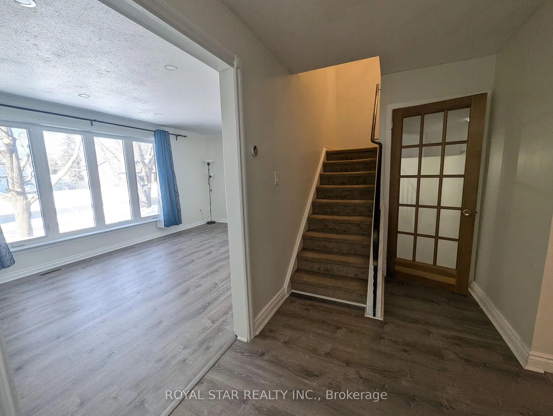 Photo 5 of 44 Winchester Drive, Ottawa, Kanata - Glencairn/Hazeldean — HOMEH