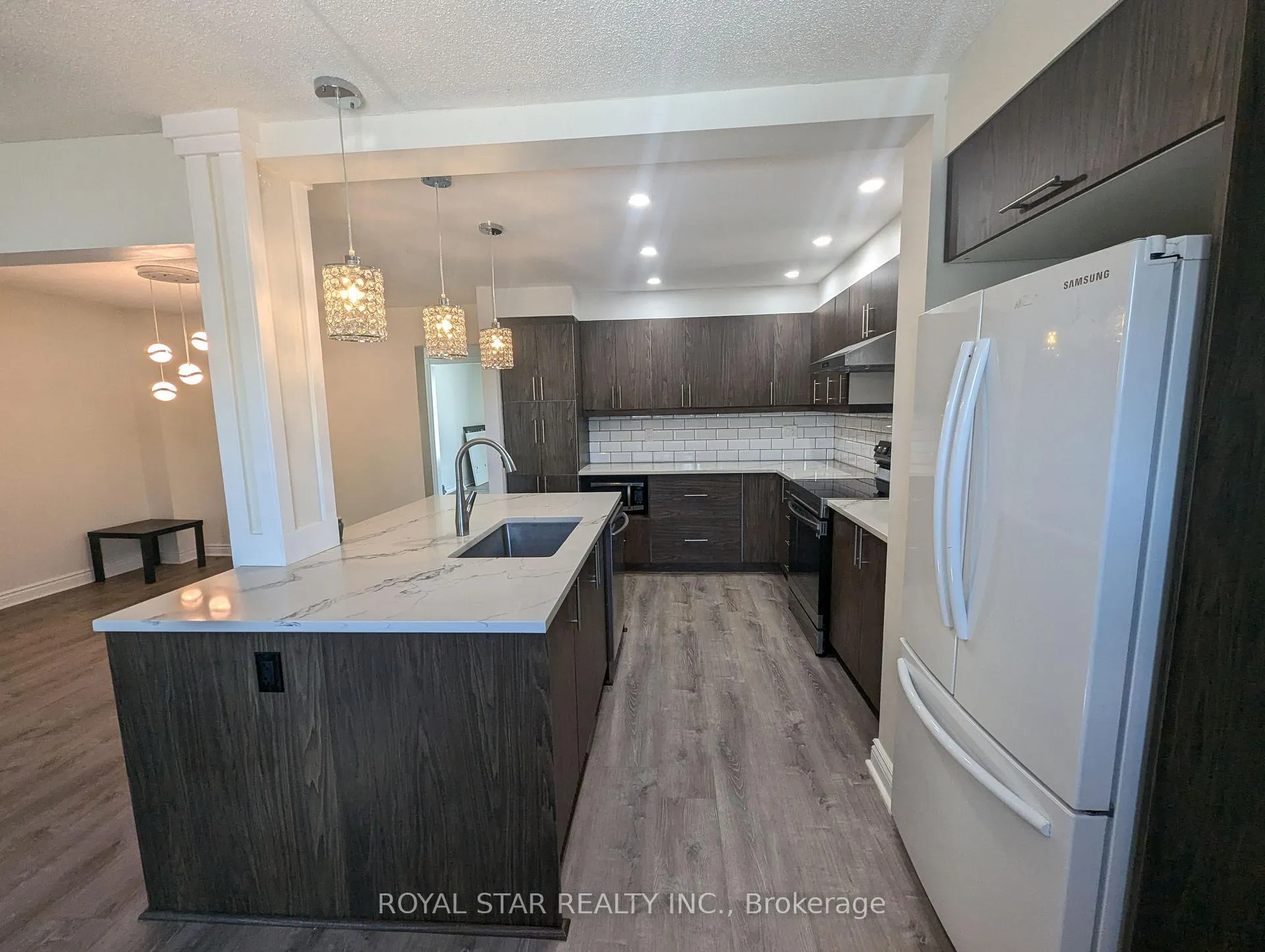 Photo 8 of 44 Winchester Drive, Ottawa, Kanata - Glencairn/Hazeldean — HOMEH