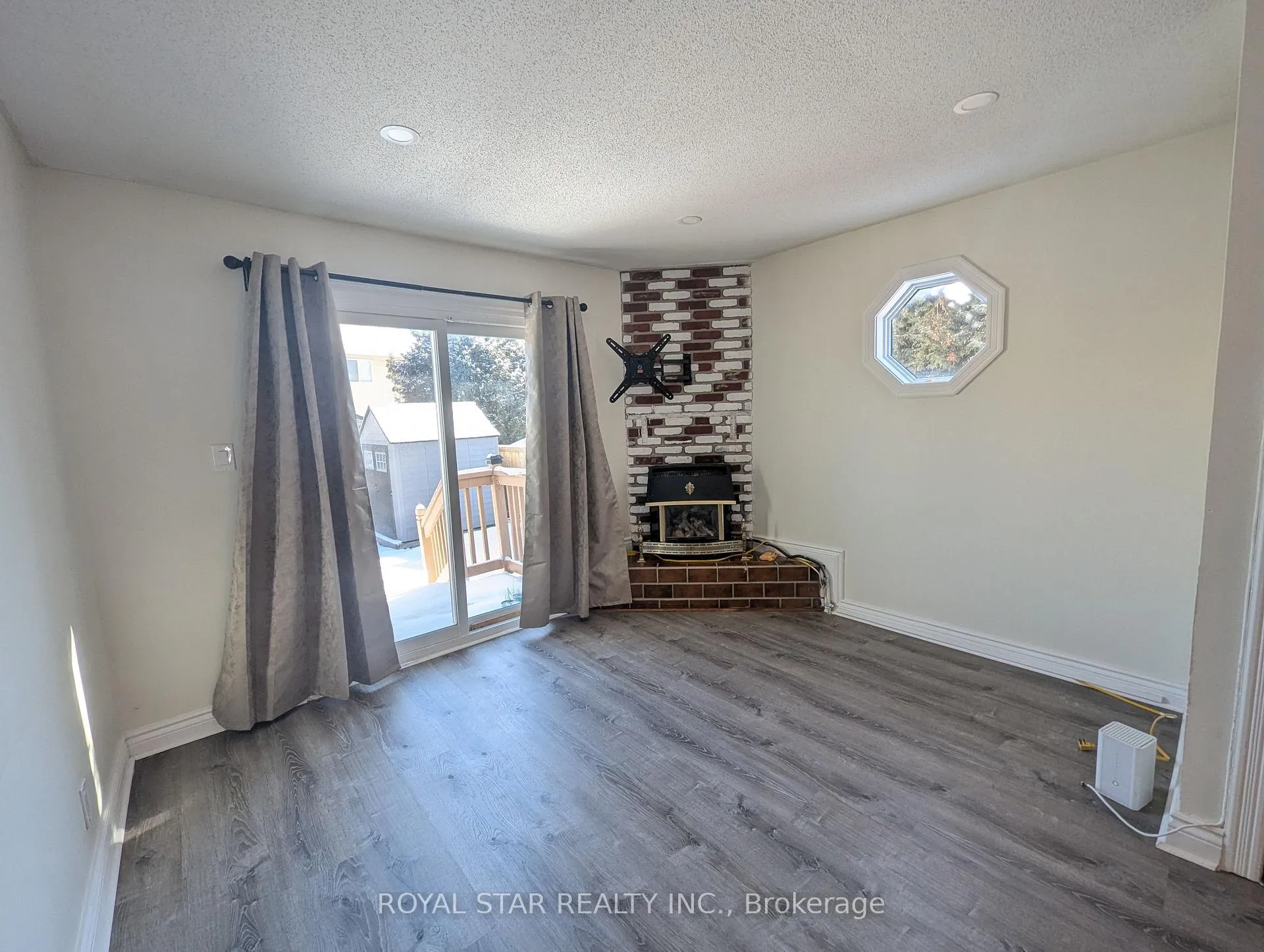 Photo 13 of 44 Winchester Drive, Ottawa, Kanata - Glencairn/Hazeldean — HOMEH