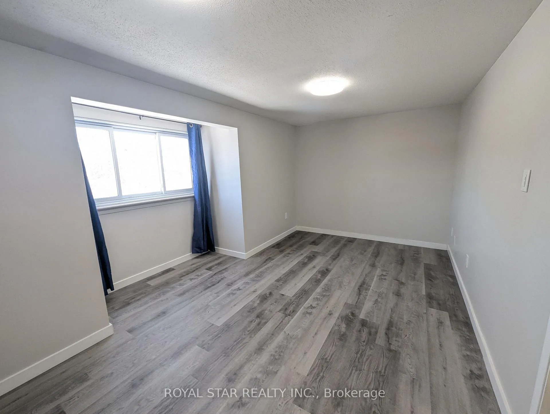 Photo 16 of 44 Winchester Drive, Ottawa, Kanata - Glencairn/Hazeldean — HOMEH