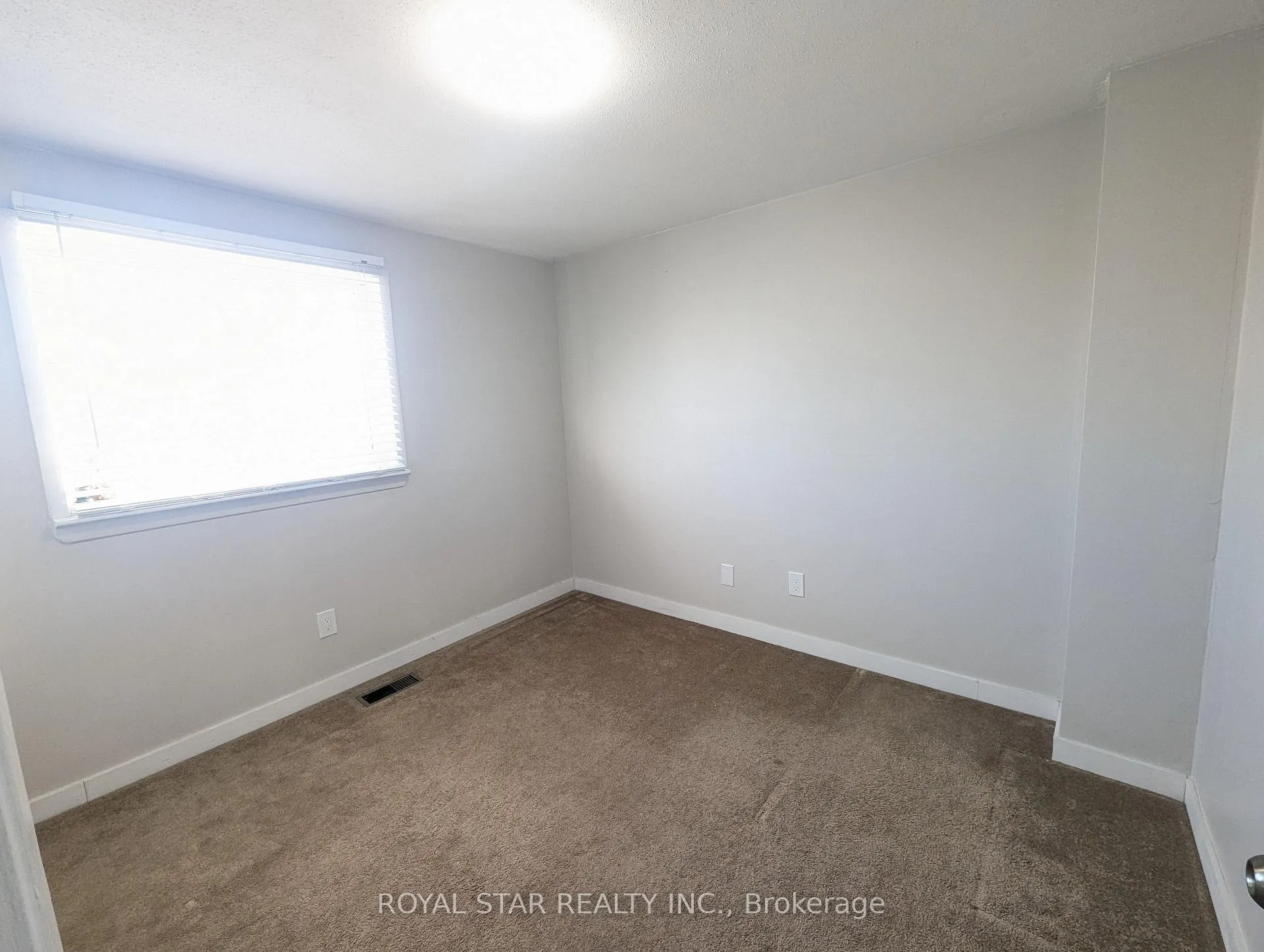 Photo 19 of 44 Winchester Drive, Ottawa, Kanata - Glencairn/Hazeldean — HOMEH
