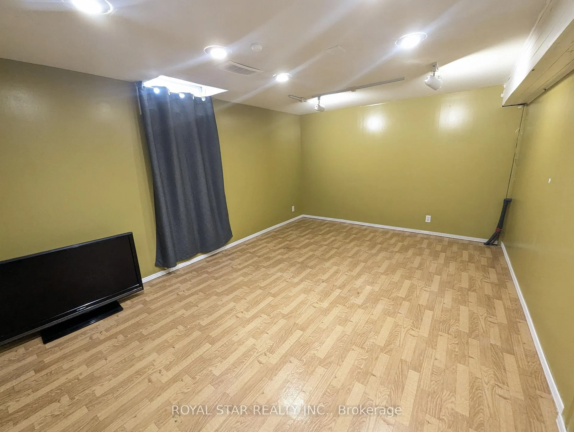 Photo 22 of 44 Winchester Drive, Ottawa, Kanata - Glencairn/Hazeldean — HOMEH
