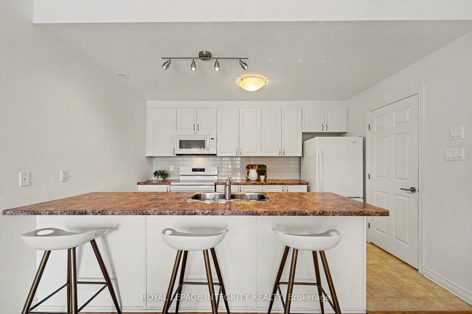 Photo 8 of Unit I, 139 Harthill Way, Ottawa, Barrhaven - Heritage Park — HOMEH