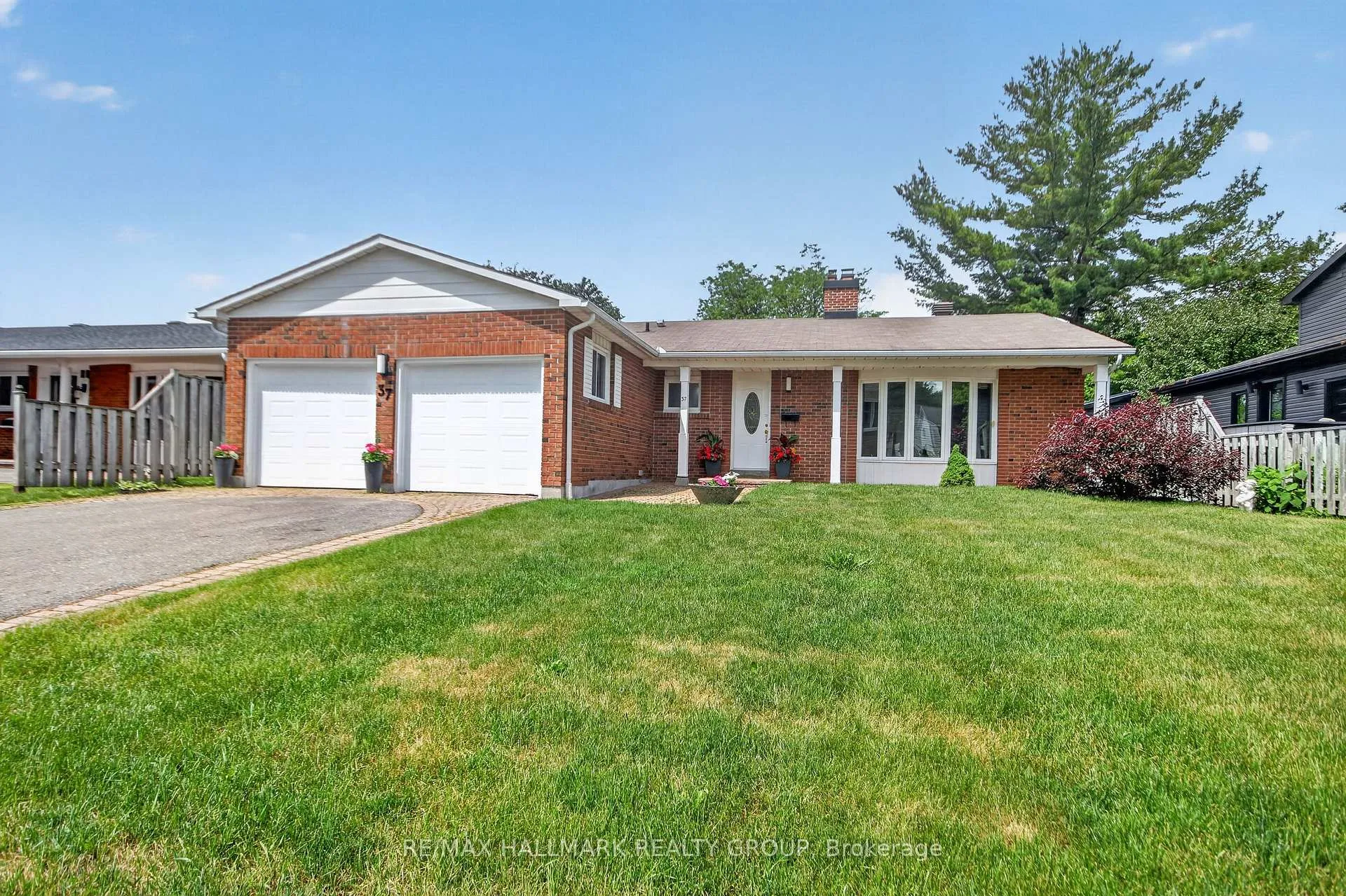 Front of 37 Parkwood Crescent