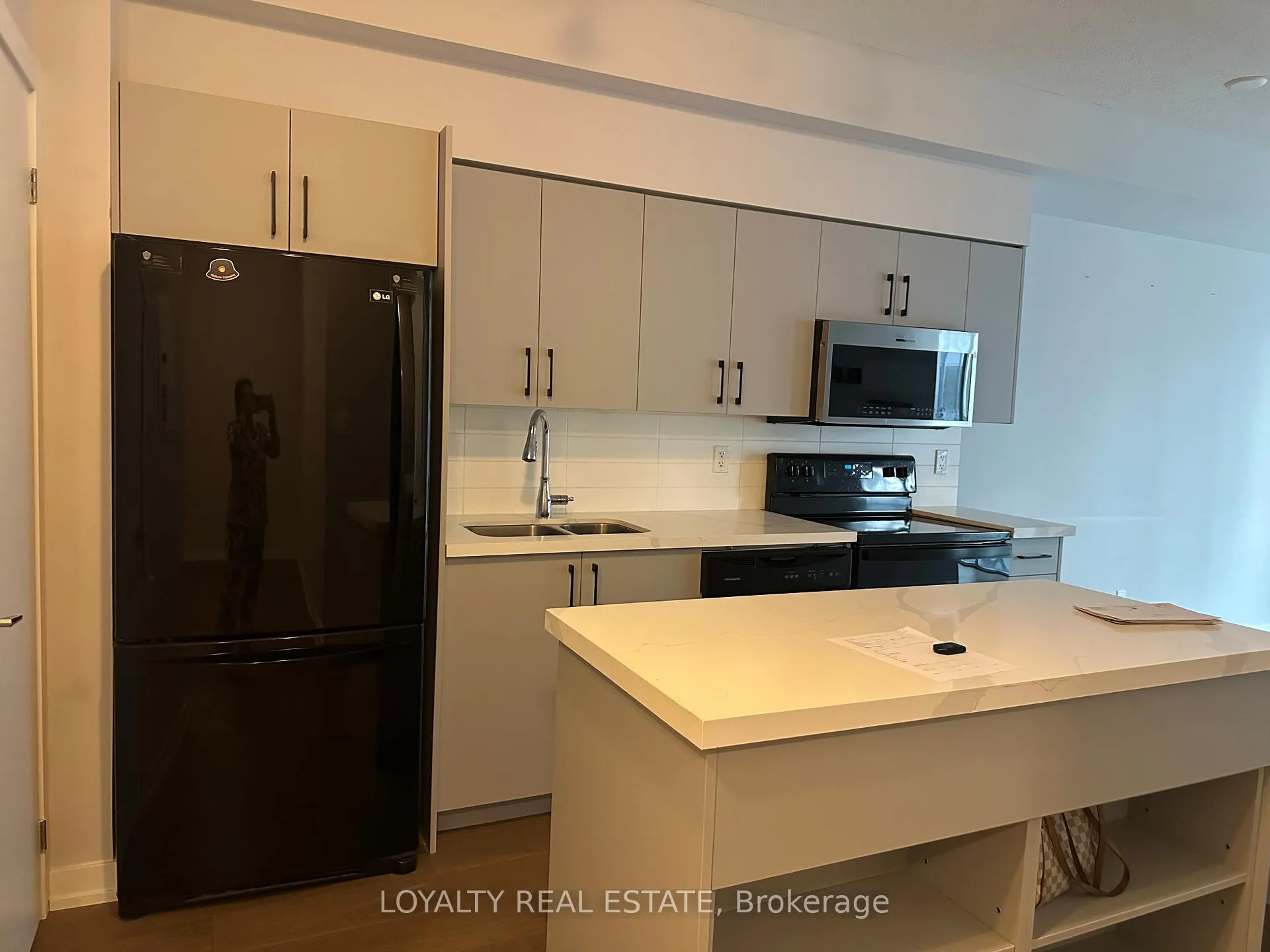 Photo 2 of Unit 1206, 126 Simcoe Street, Toronto, Waterfront Communities — HOMEH