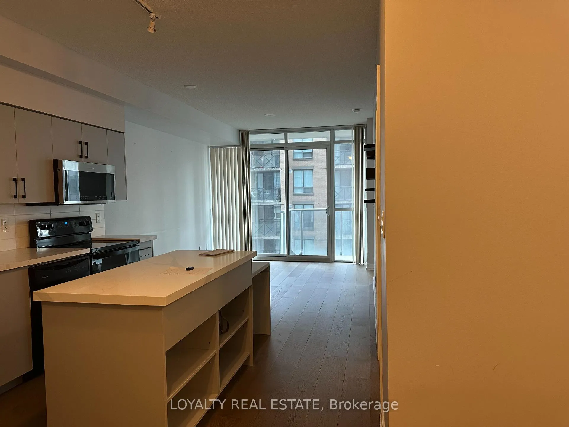 Photo 4 of Unit 1206, 126 Simcoe Street, Toronto, Waterfront Communities — HOMEH