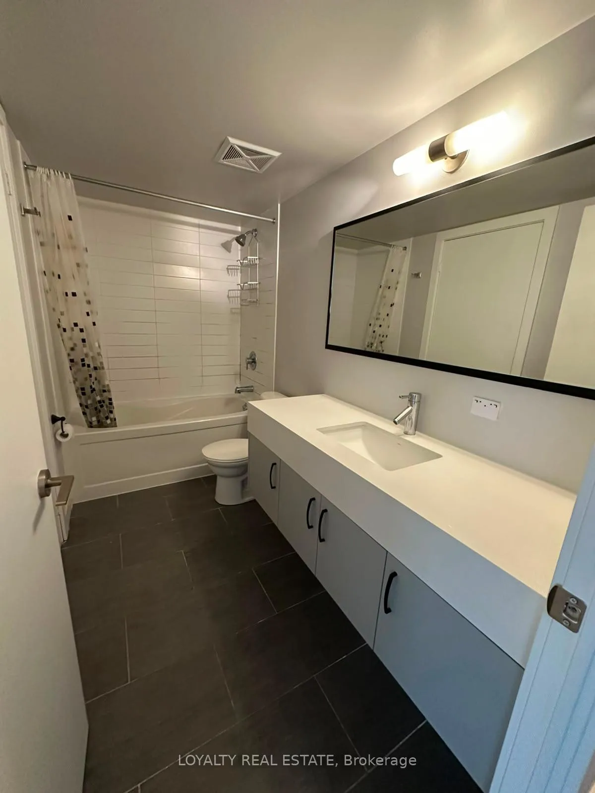 Photo 6 of Unit 1206, 126 Simcoe Street, Toronto, Waterfront Communities — HOMEH