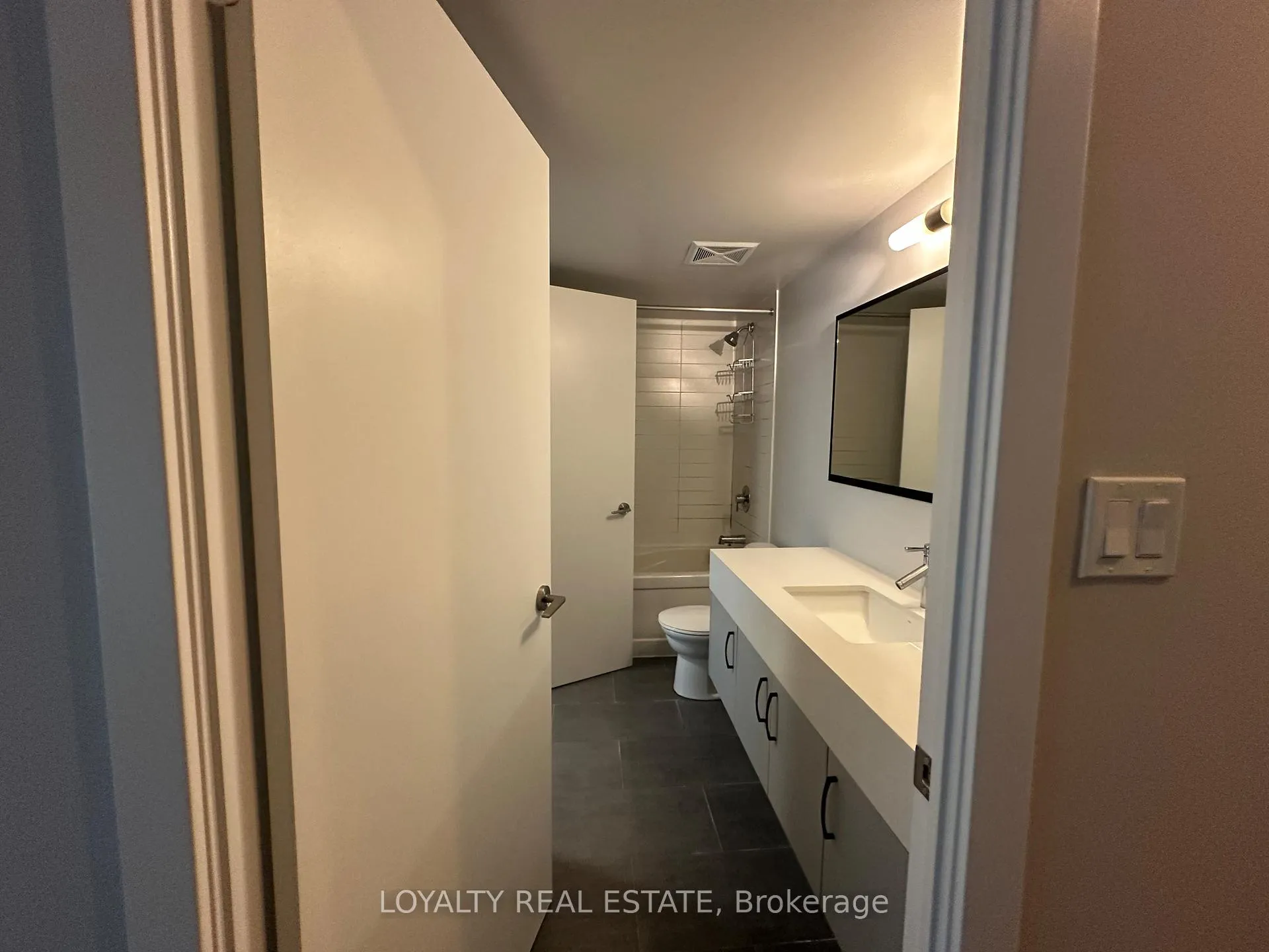 Photo 7 of Unit 1206, 126 Simcoe Street, Toronto, Waterfront Communities — HOMEH