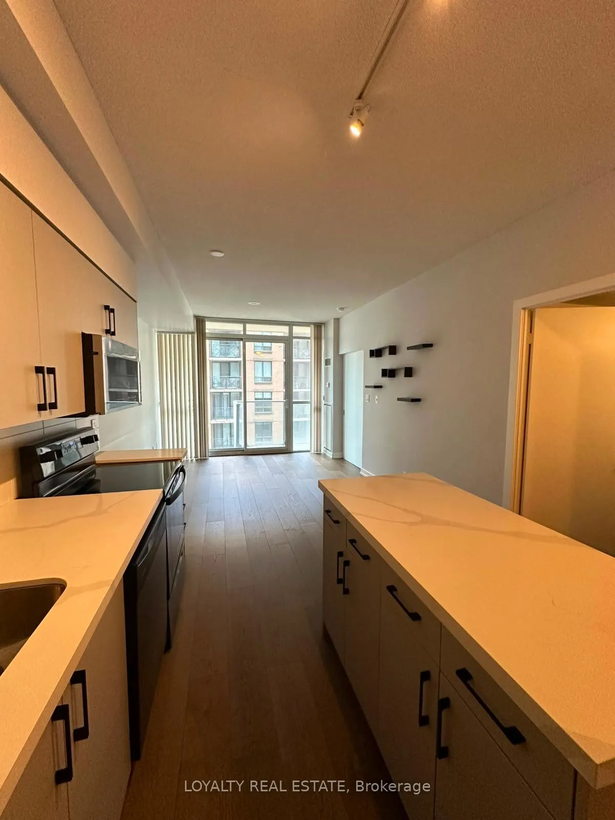 Photo 8 of Unit 1206, 126 Simcoe Street, Toronto, Waterfront Communities — HOMEH