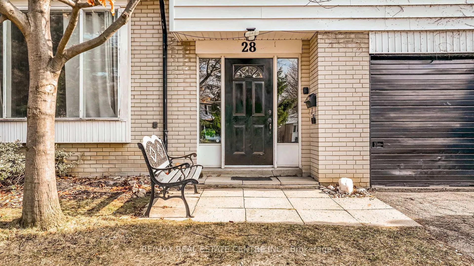 Photo 4 of 28 Cavendish Crescent, Brampton, Avondale — HOMEH