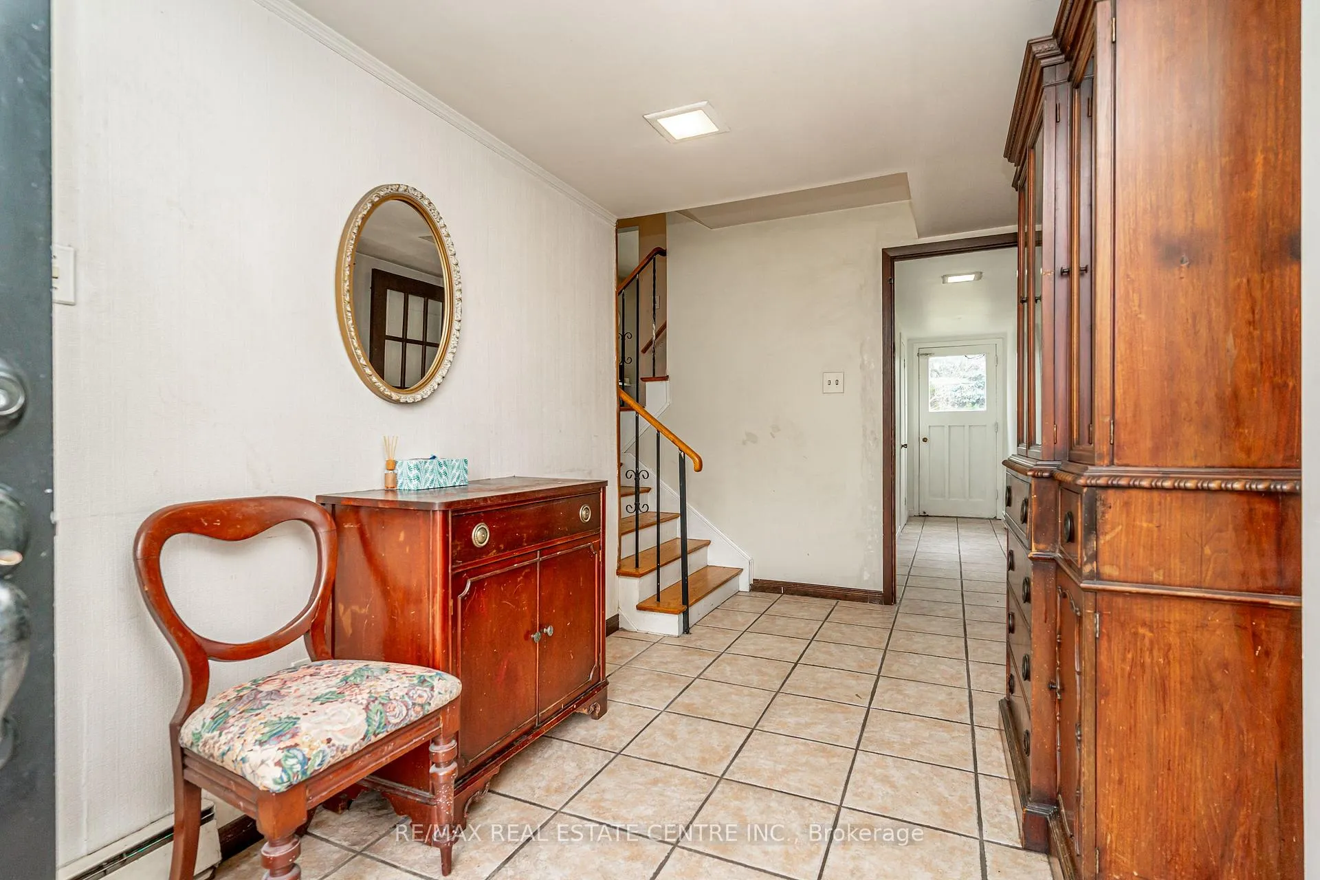 Photo 5 of 28 Cavendish Crescent, Brampton, Avondale — HOMEH