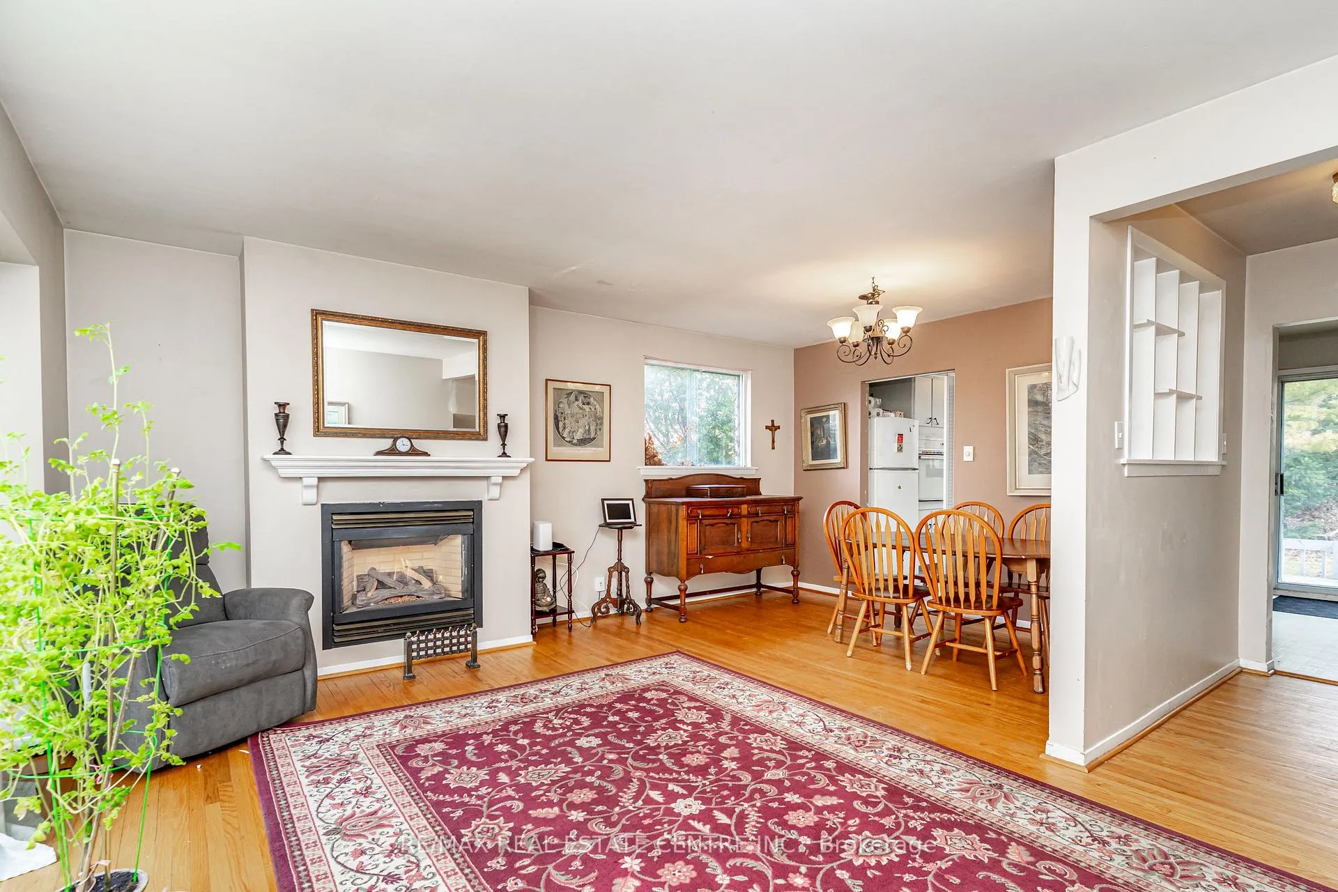 Photo 8 of 28 Cavendish Crescent, Brampton, Avondale — HOMEH