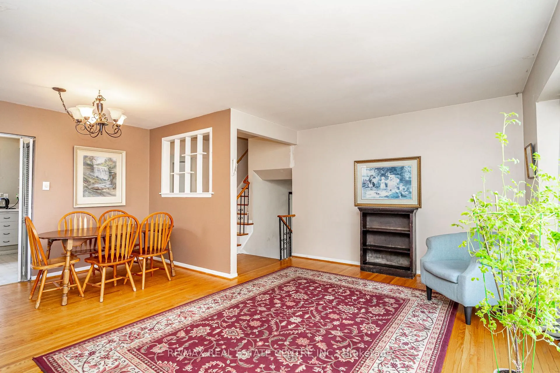 Photo 9 of 28 Cavendish Crescent, Brampton, Avondale — HOMEH