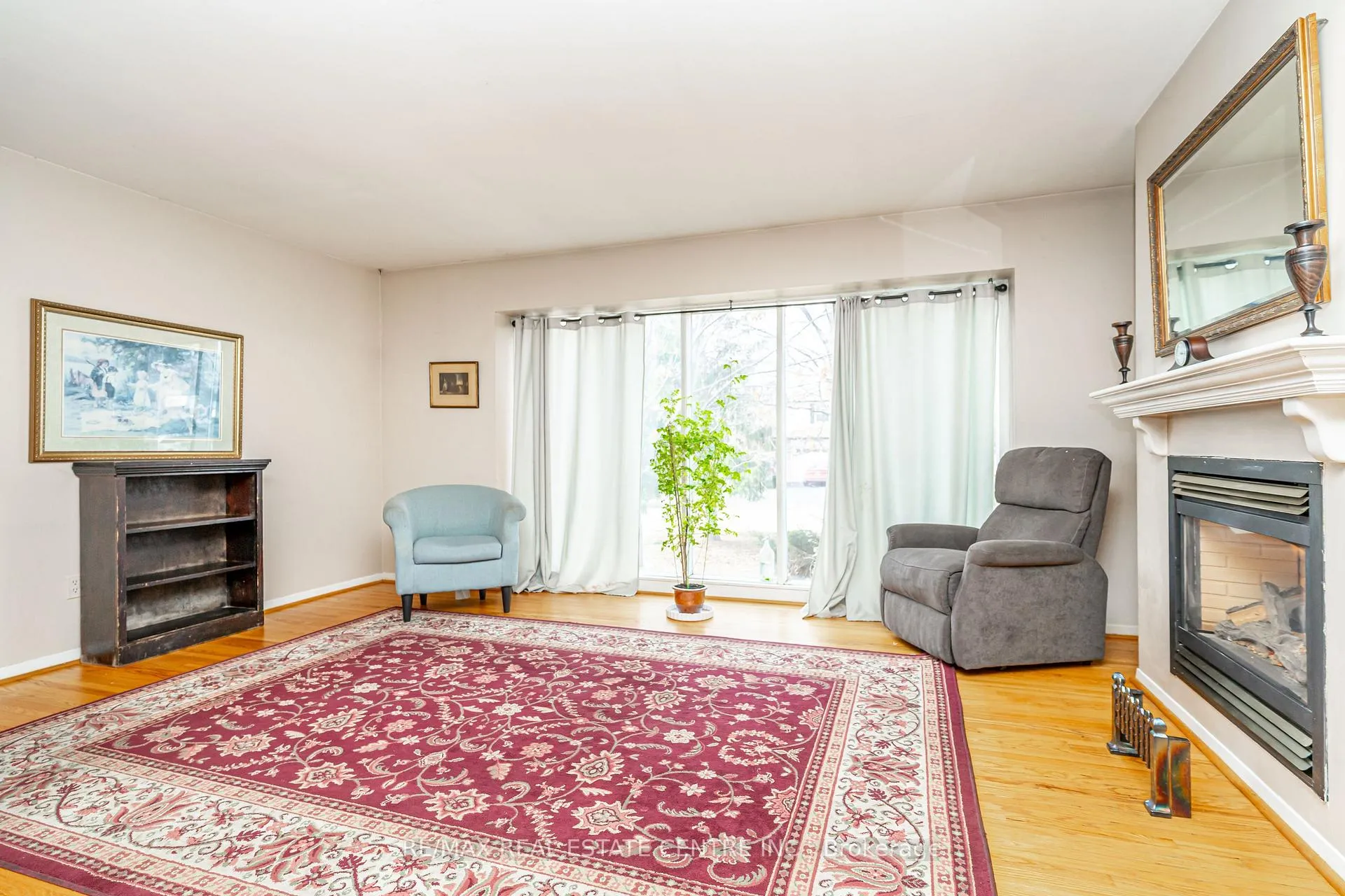 Photo 10 of 28 Cavendish Crescent, Brampton, Avondale — HOMEH
