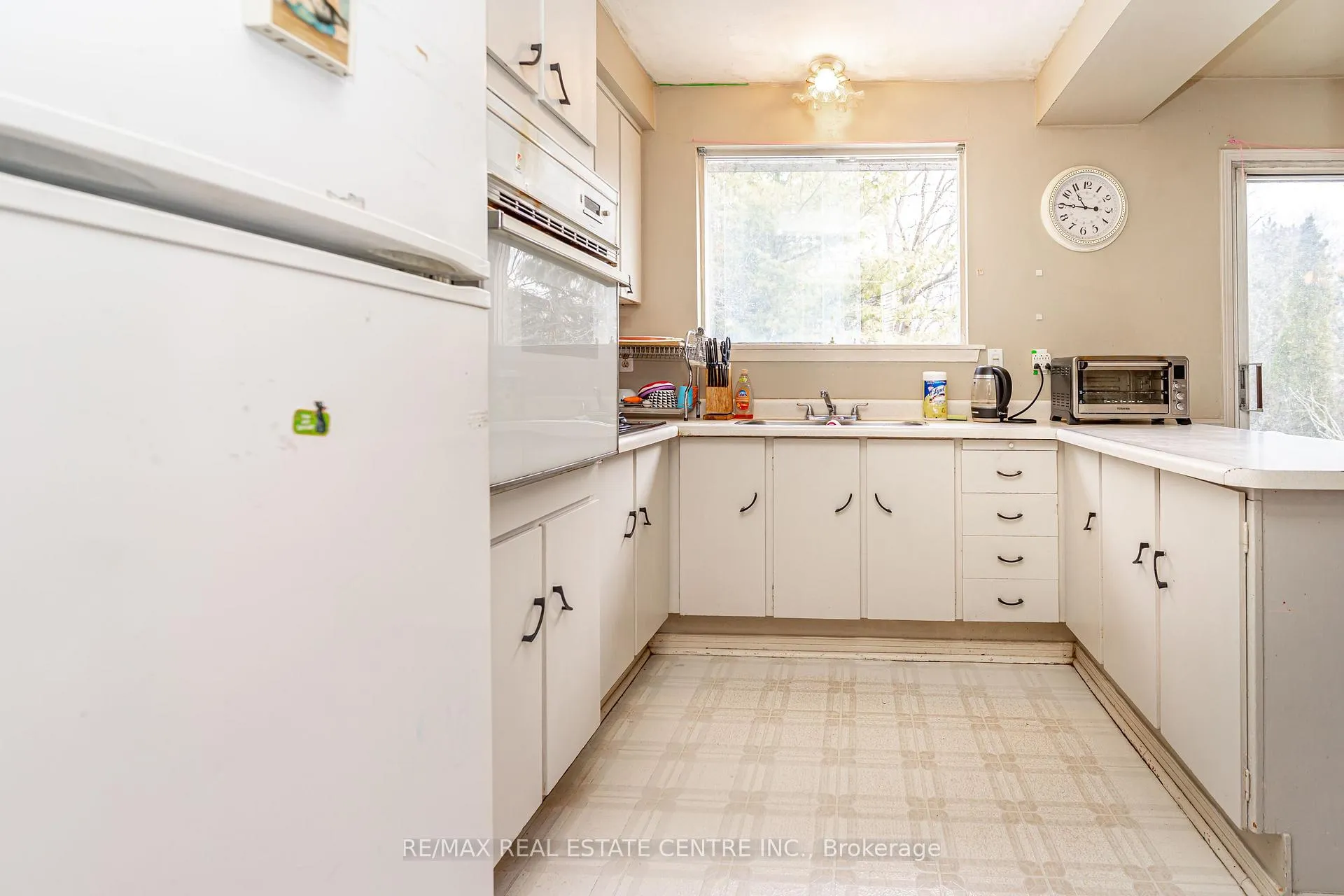 Photo 13 of 28 Cavendish Crescent, Brampton, Avondale — HOMEH