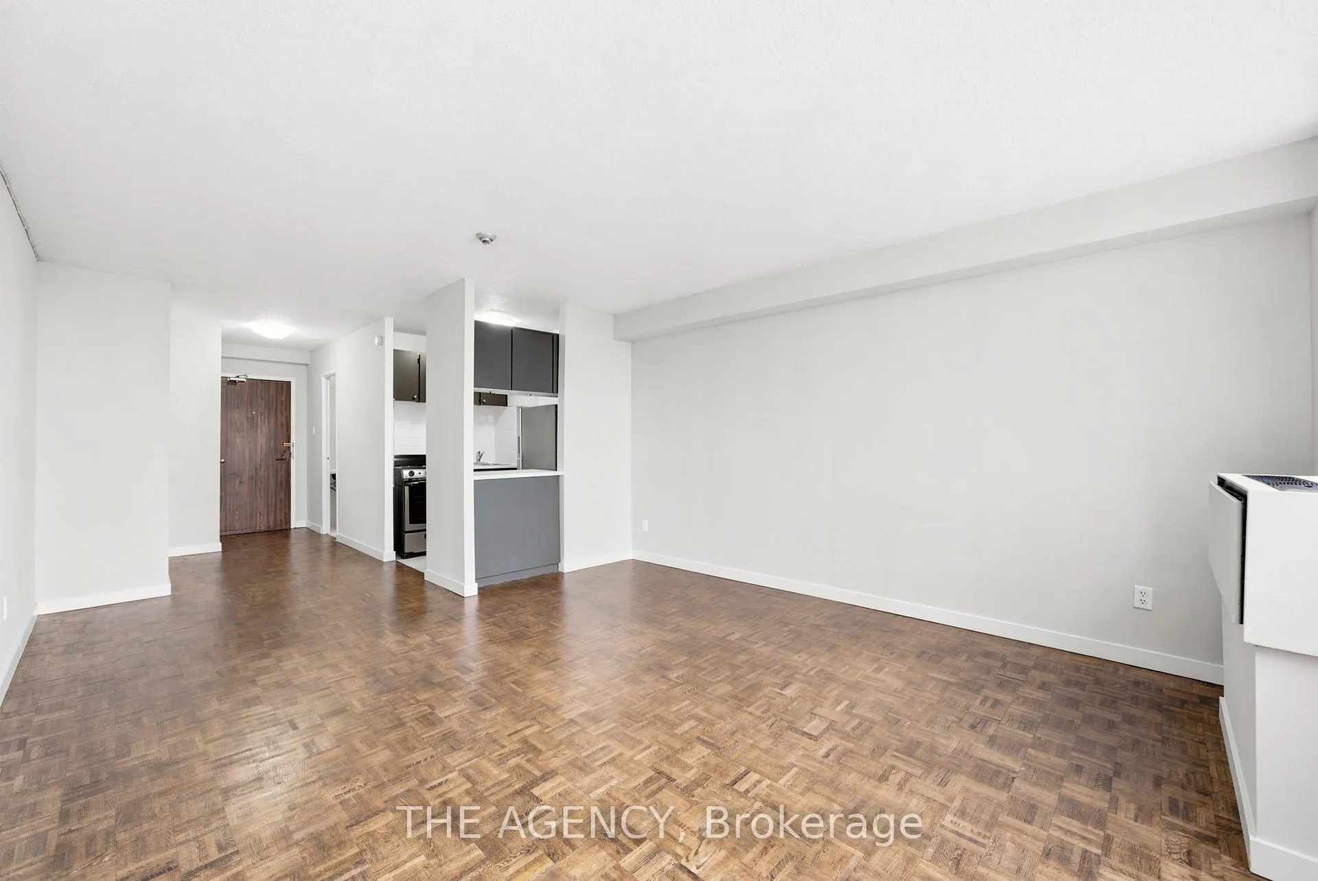 Front of Unit 1613B, 2360 Dundas Street W