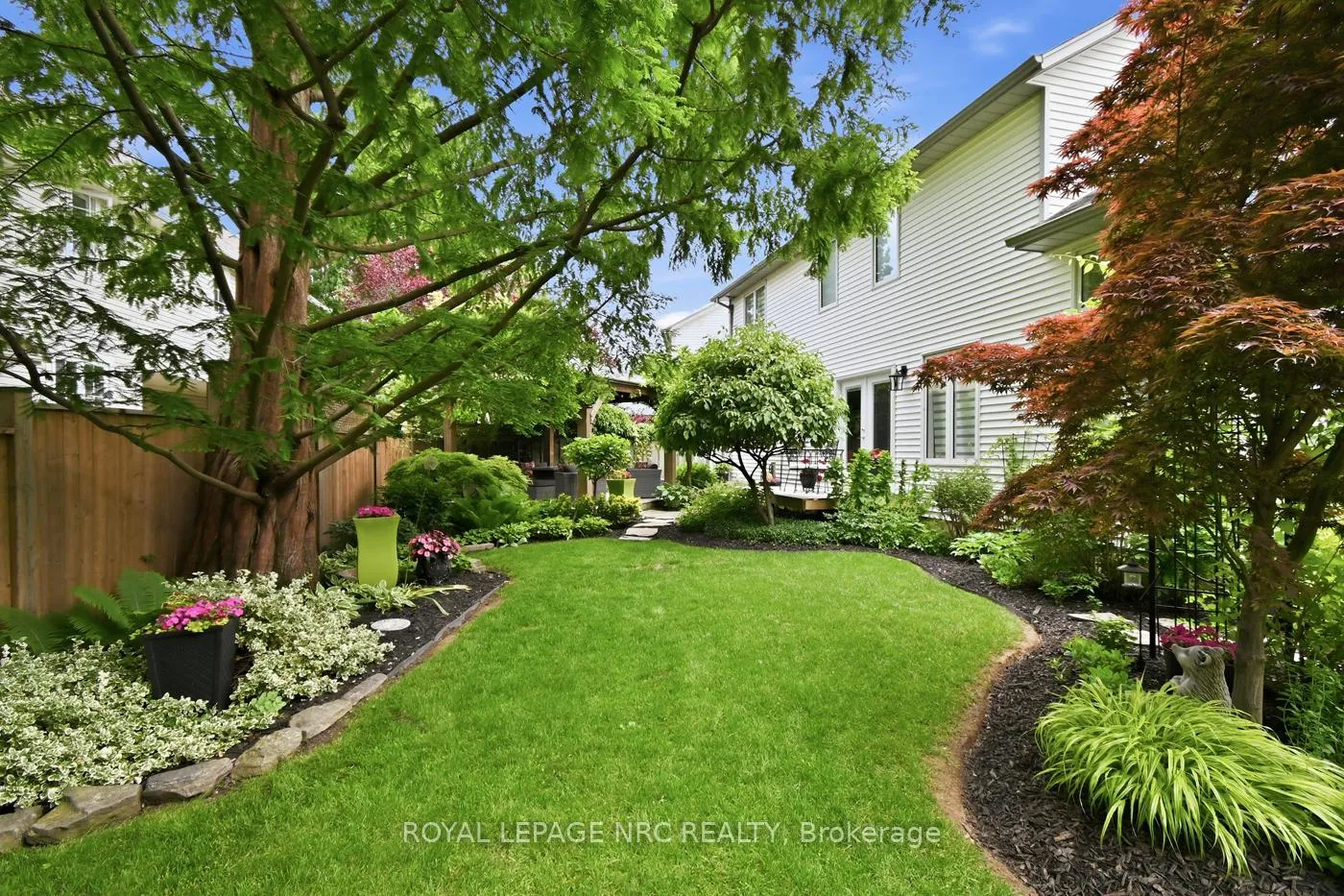 Photo 3 of 15 Brigantine Court, St. Catharines, Port Weller — HOMEH