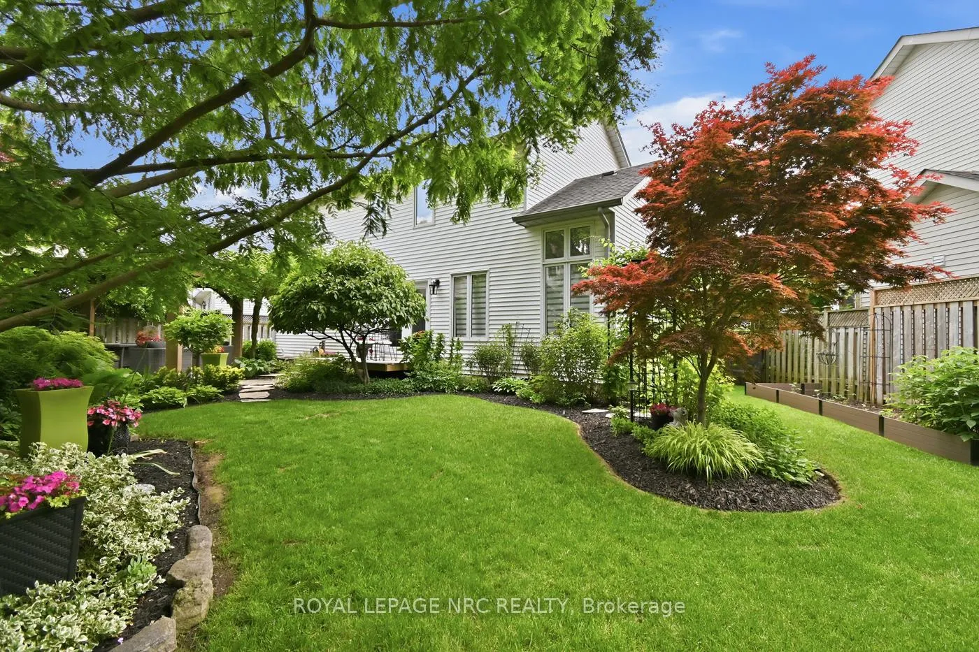 Photo 4 of 15 Brigantine Court, St. Catharines, Port Weller — HOMEH