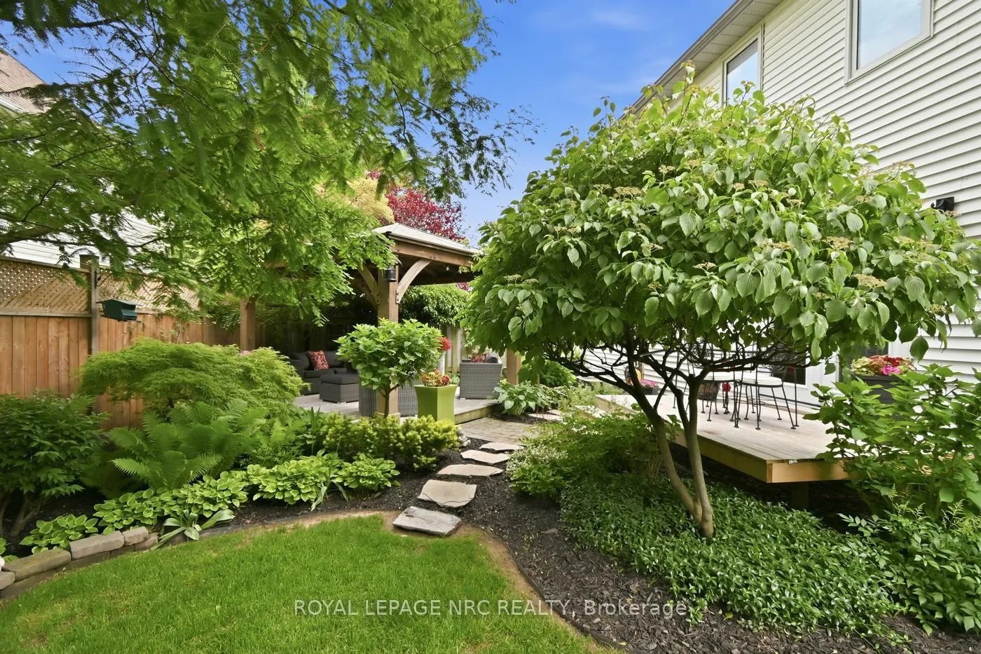 Photo 5 of 15 Brigantine Court, St. Catharines, Port Weller — HOMEH