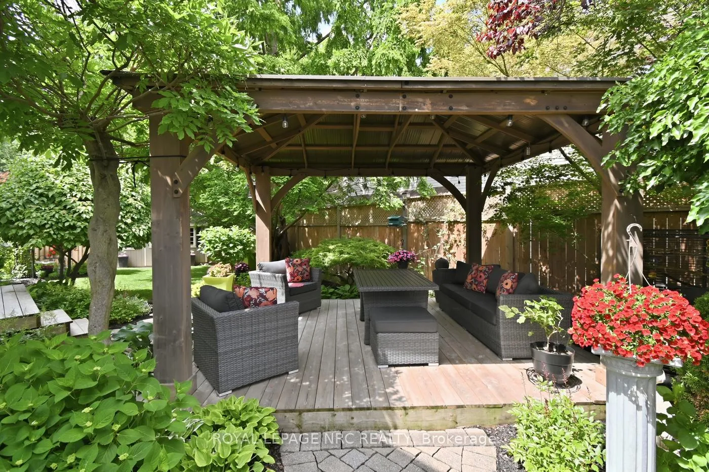 Photo 6 of 15 Brigantine Court, St. Catharines, Port Weller — HOMEH
