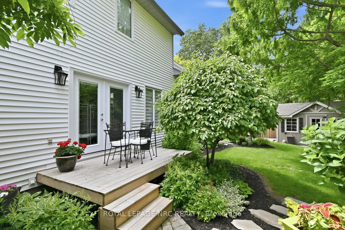 Photo 7 of 15 Brigantine Court, St. Catharines, Port Weller — HOMEH