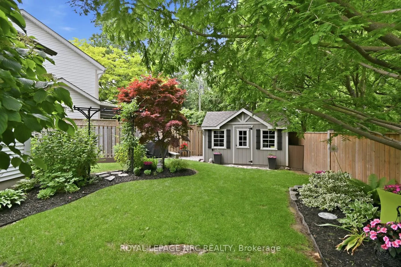 Photo 8 of 15 Brigantine Court, St. Catharines, Port Weller — HOMEH