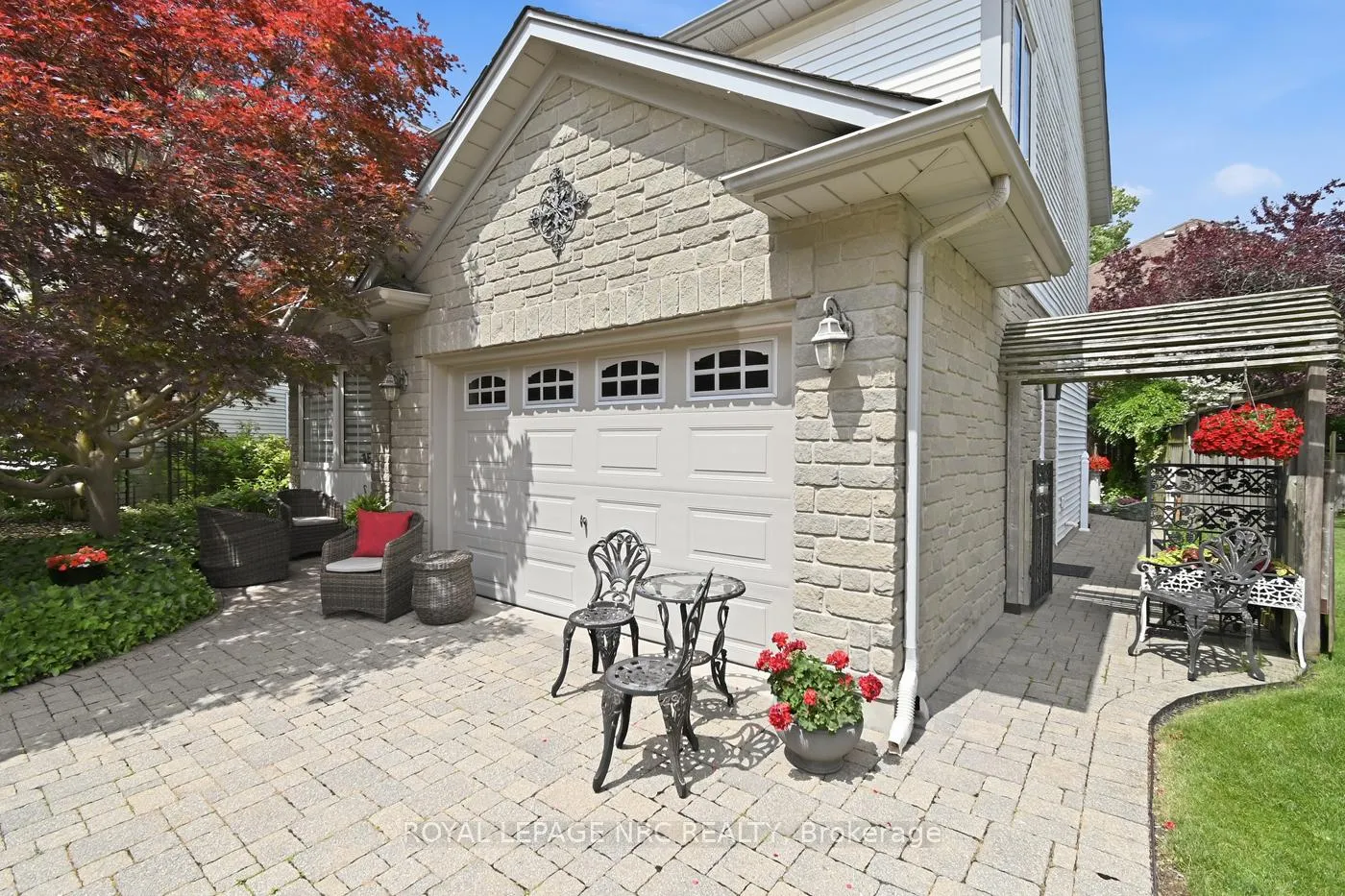 Photo 9 of 15 Brigantine Court, St. Catharines, Port Weller — HOMEH