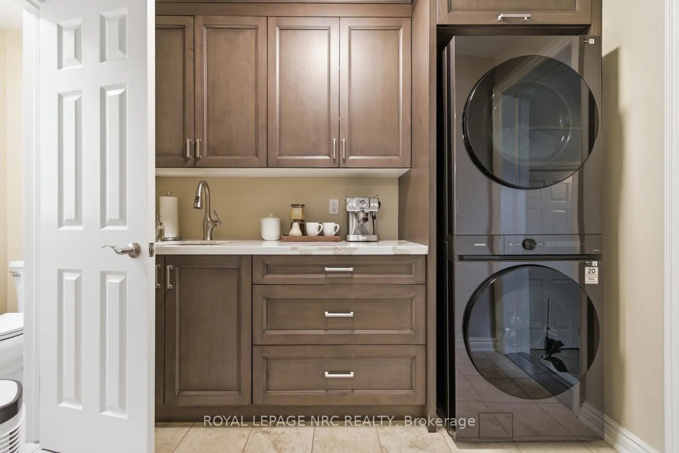 Photo 29 of 15 Brigantine Court, St. Catharines, Port Weller — HOMEH