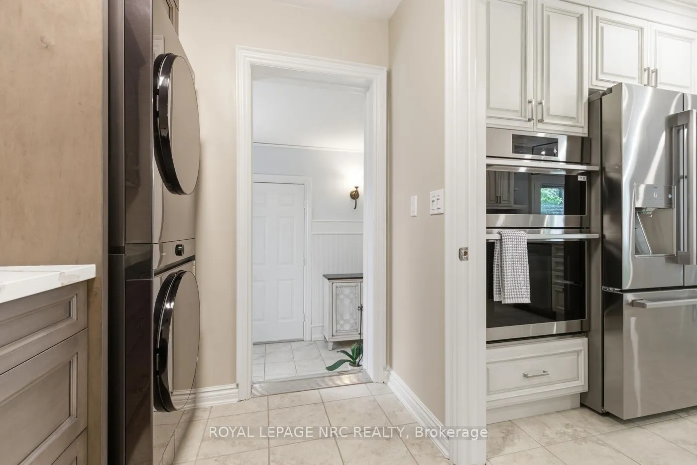 Photo 32 of 15 Brigantine Court, St. Catharines, Port Weller — HOMEH