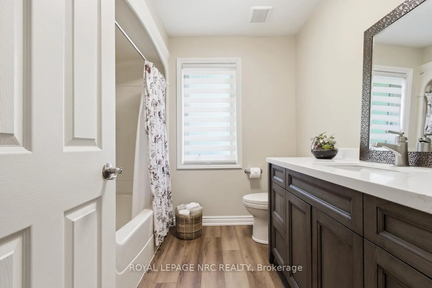 Photo 42 of 15 Brigantine Court, St. Catharines, Port Weller — HOMEH