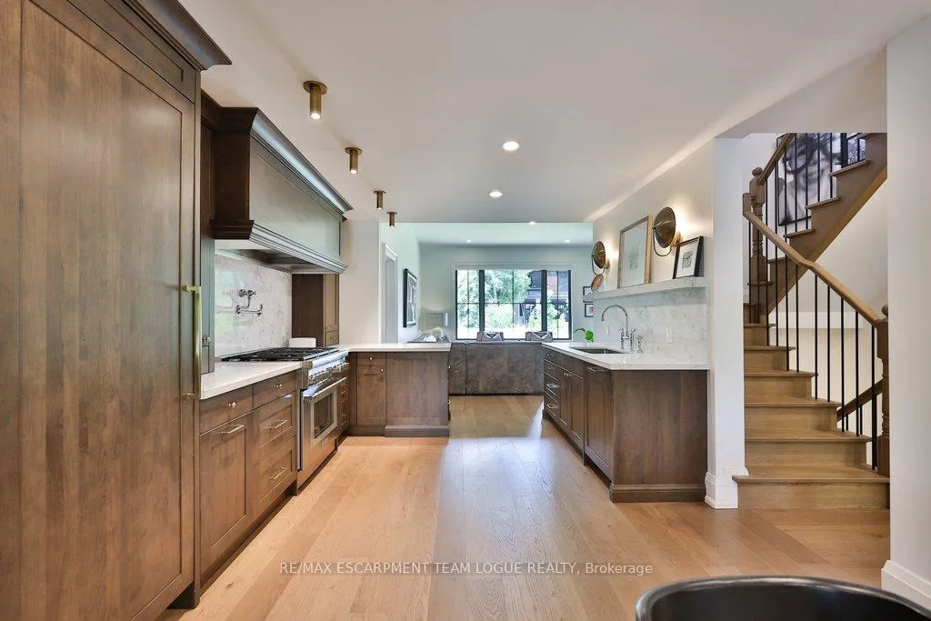 Photo 5 of 211 Ascot Place, Burlington, LaSalle — HOMEH