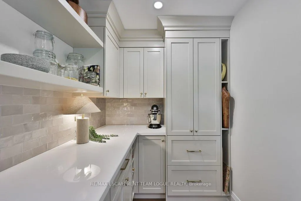 Photo 13 of 211 Ascot Place, Burlington, LaSalle — HOMEH