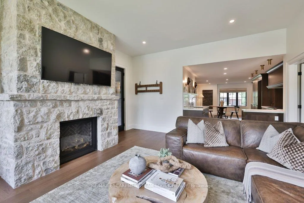 Photo 17 of 211 Ascot Place, Burlington, LaSalle — HOMEH