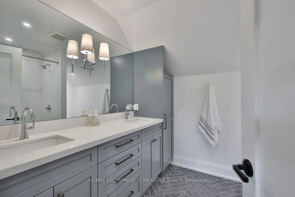 Photo 32 of 211 Ascot Place, Burlington, LaSalle — HOMEH