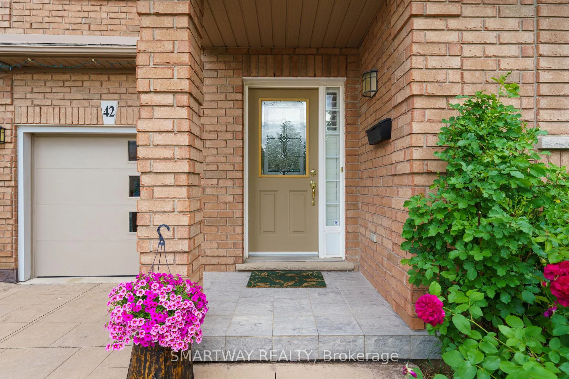 Photo 6 of 42 Peachwood Crescent, Hamilton, Stoney Creek — HOMEH