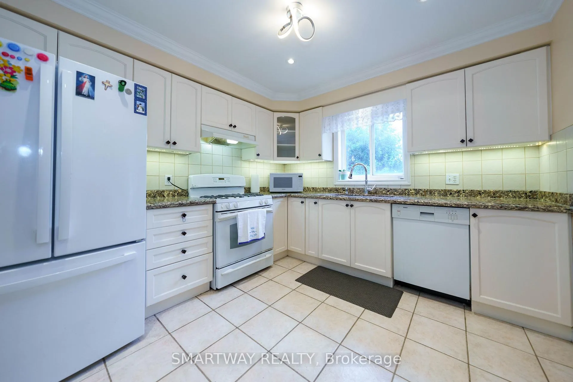 Photo 14 of 42 Peachwood Crescent, Hamilton, Stoney Creek — HOMEH