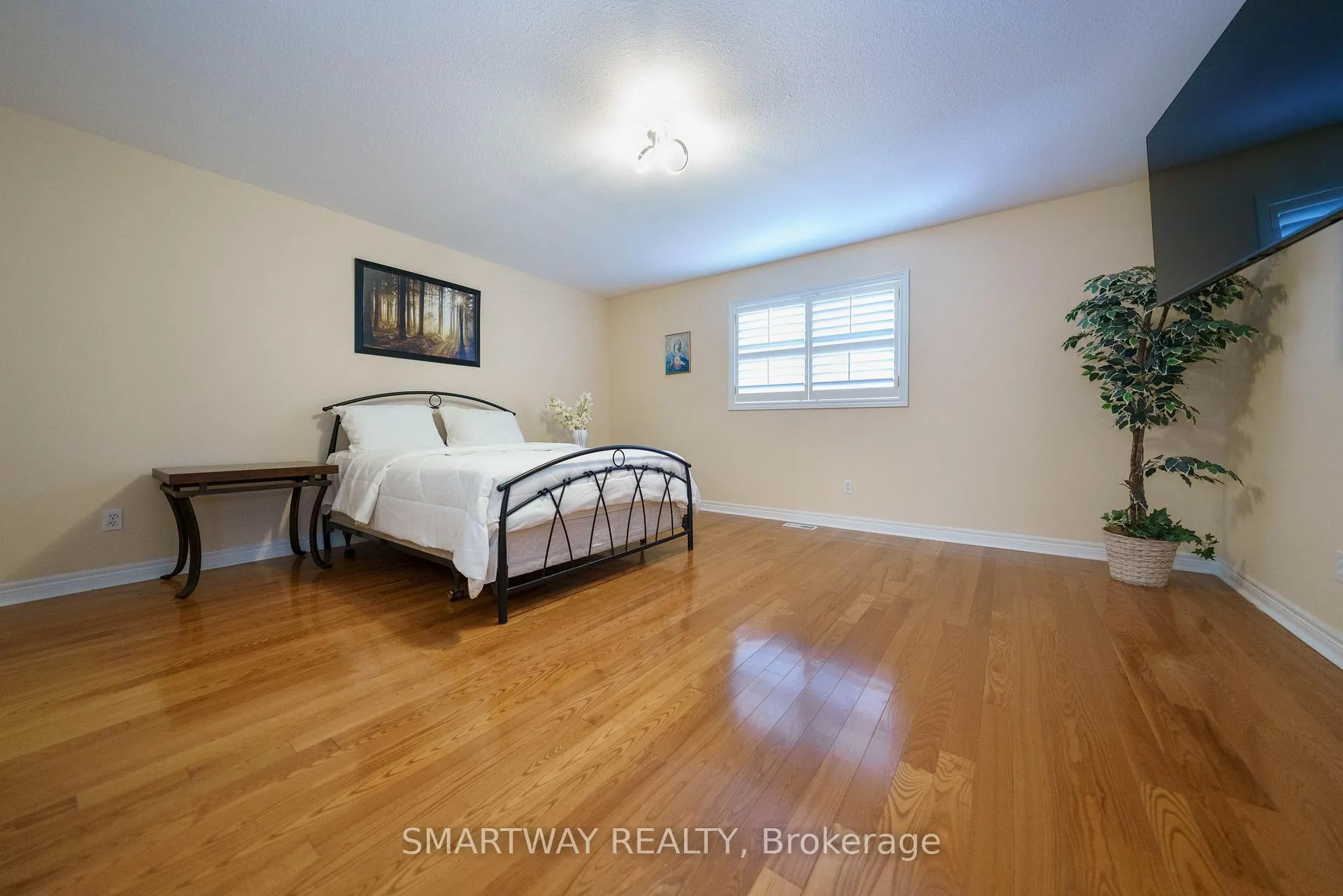 Photo 25 of 42 Peachwood Crescent, Hamilton, Stoney Creek — HOMEH