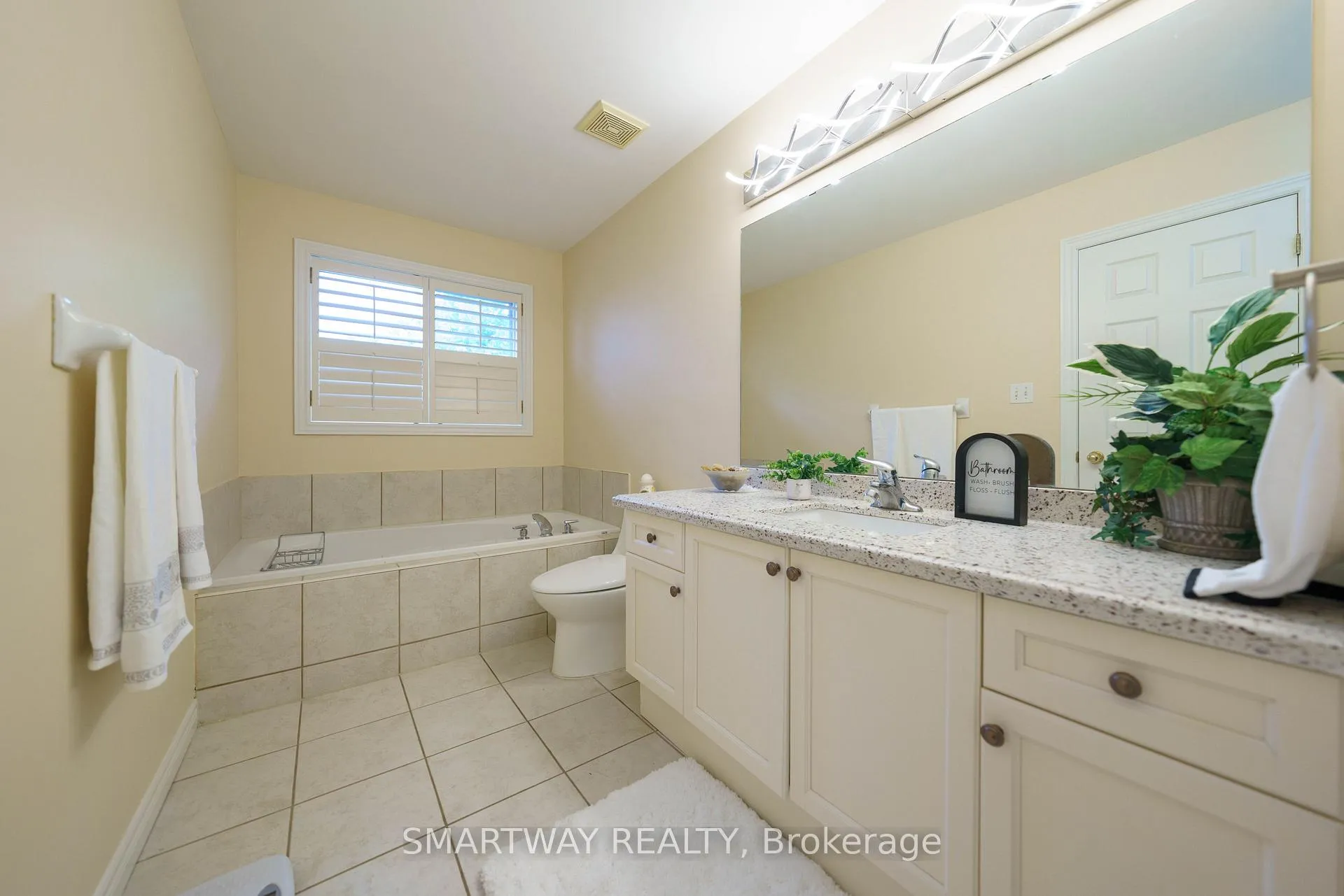 Photo 29 of 42 Peachwood Crescent, Hamilton, Stoney Creek — HOMEH
