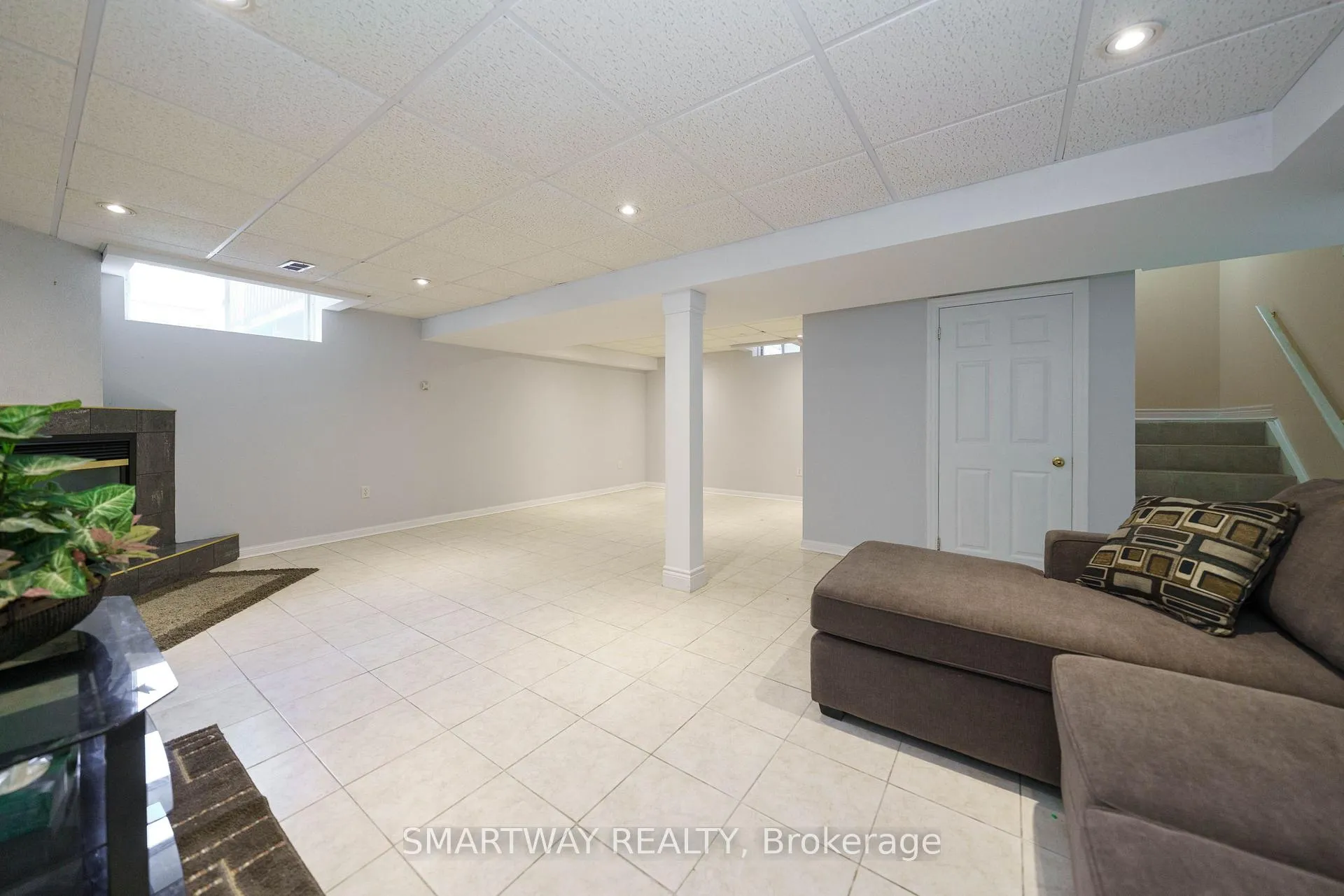 Photo 43 of 42 Peachwood Crescent, Hamilton, Stoney Creek — HOMEH