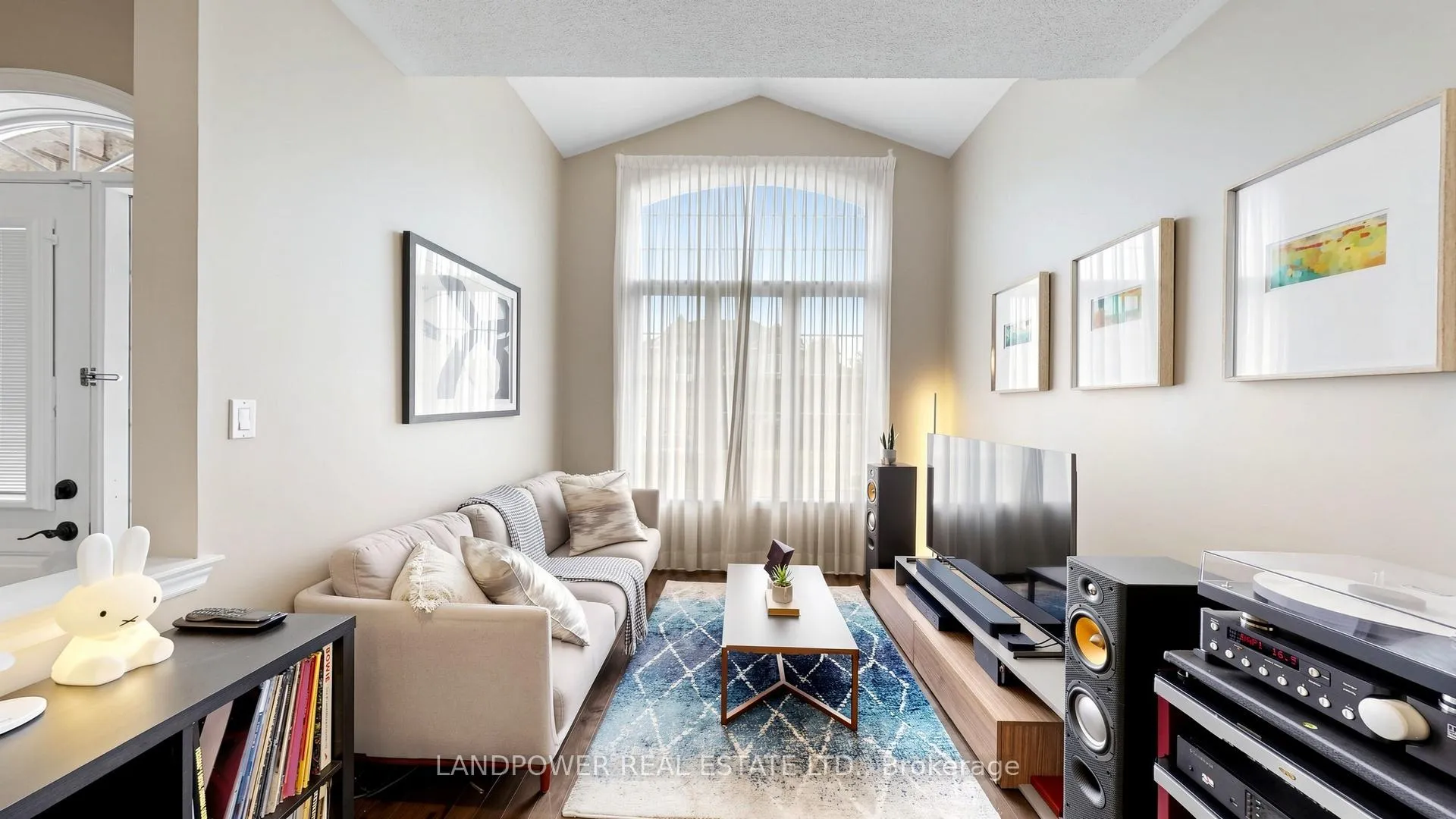 Photo 3 of 49 Winter Creek Crescent, Markham, Victoria Manor-Jennings Gate — HOMEH