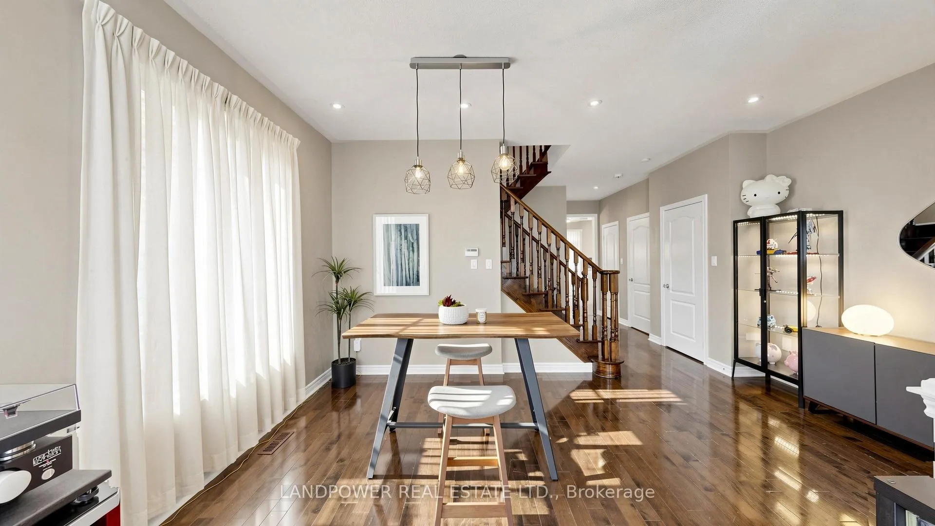 Photo 7 of 49 Winter Creek Crescent, Markham, Victoria Manor-Jennings Gate — HOMEH