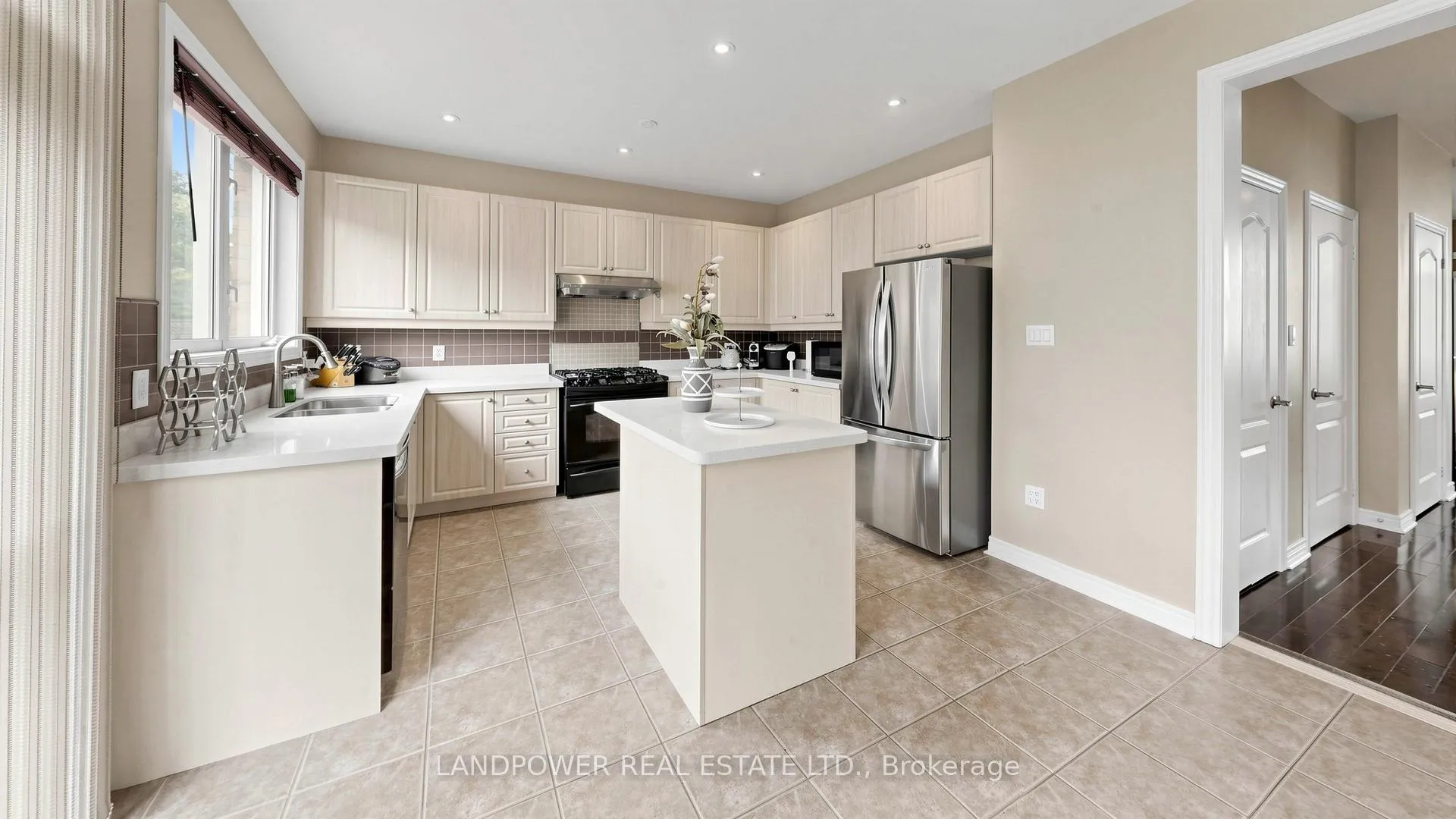 Photo 8 of 49 Winter Creek Crescent, Markham, Victoria Manor-Jennings Gate — HOMEH