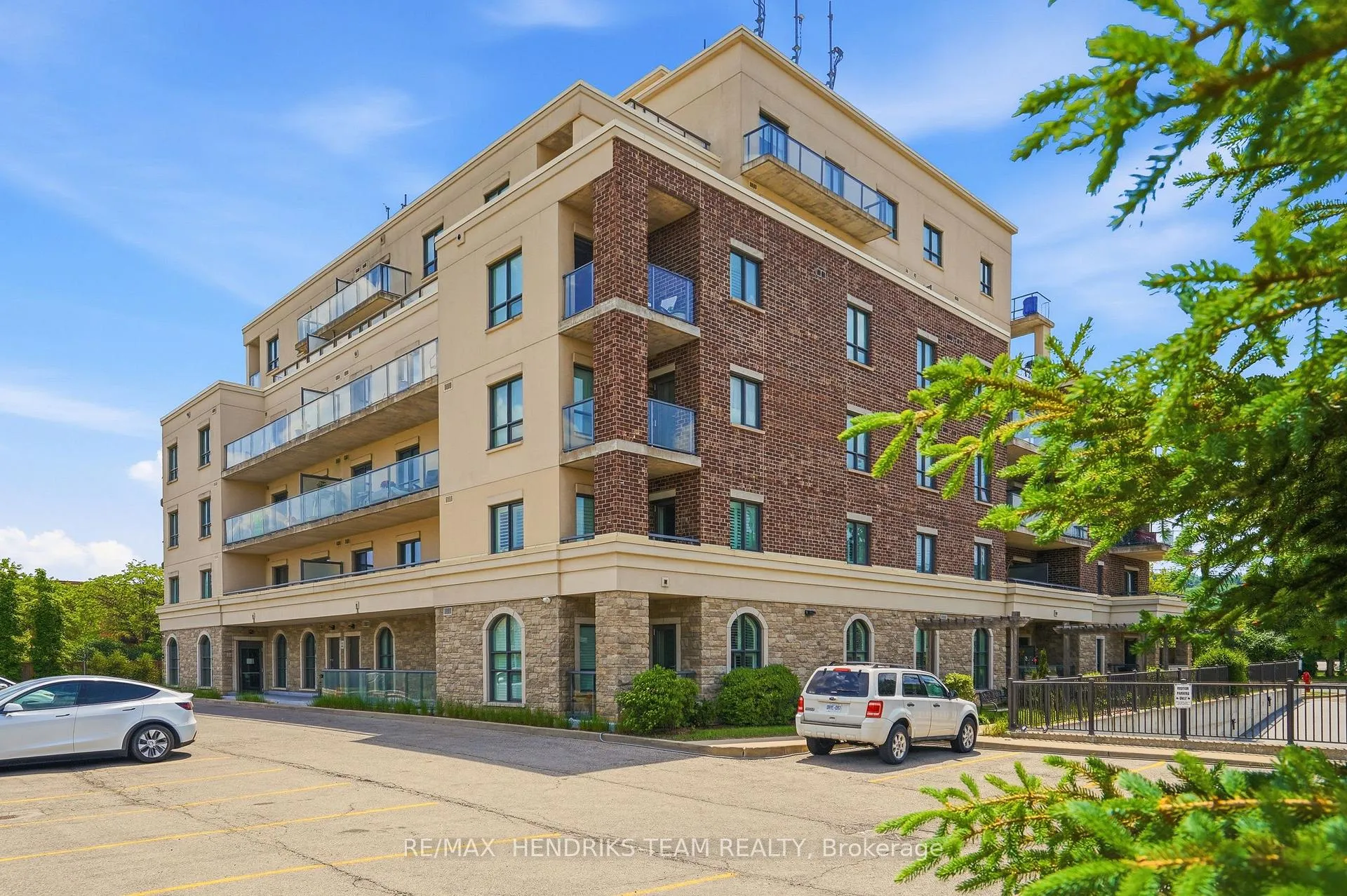 Photo 3 of Unit 304, 319 Highway 8, Hamilton, Stoney Creek — HOMEH