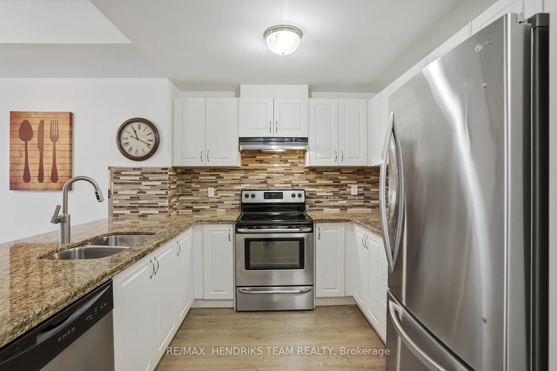 Photo 8 of Unit 304, 319 Highway 8, Hamilton, Stoney Creek — HOMEH