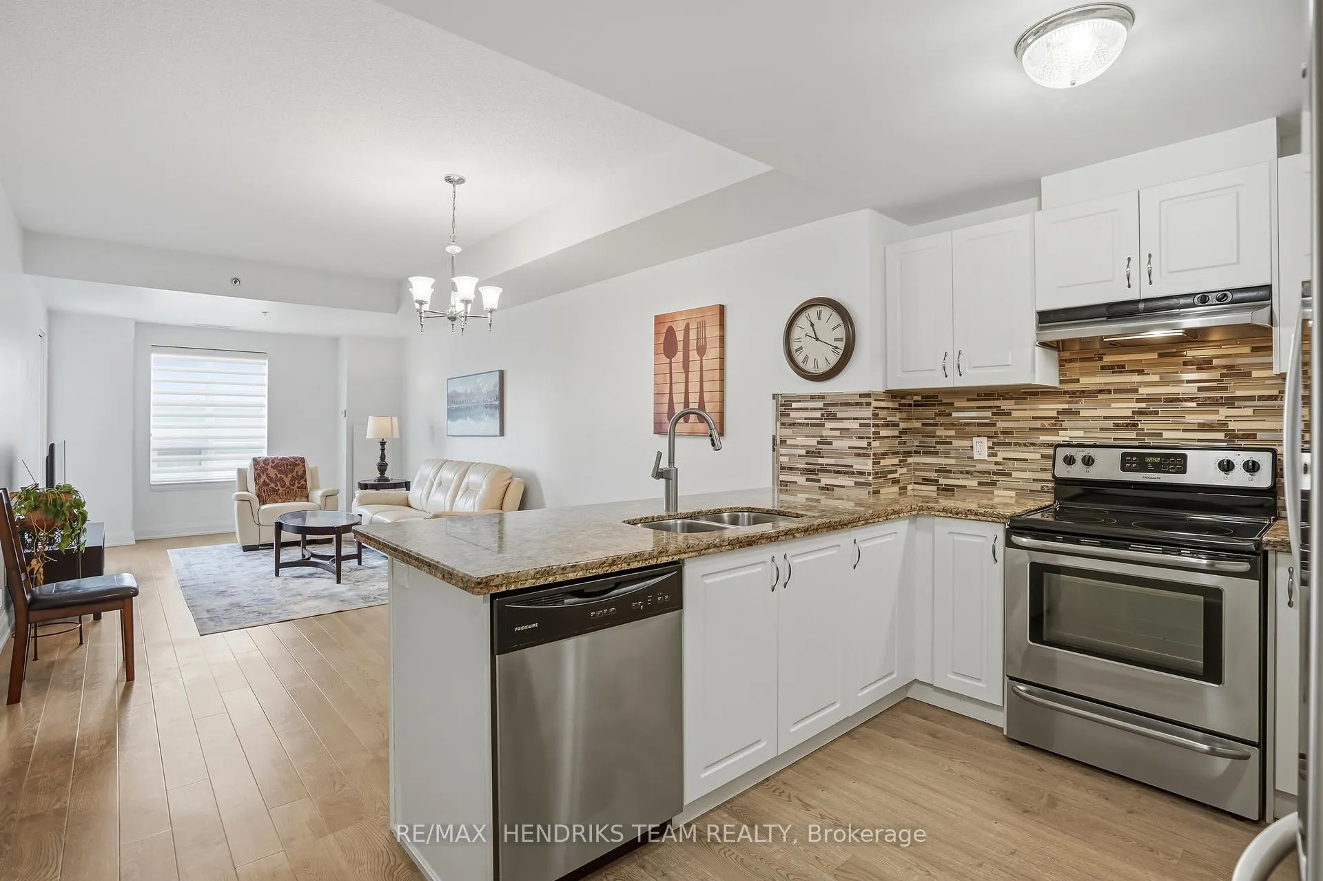 Photo 9 of Unit 304, 319 Highway 8, Hamilton, Stoney Creek — HOMEH